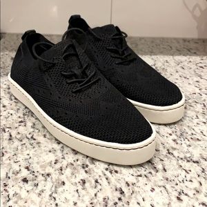 ❗️BORN❗️ 10.5 Men’s casual shoes